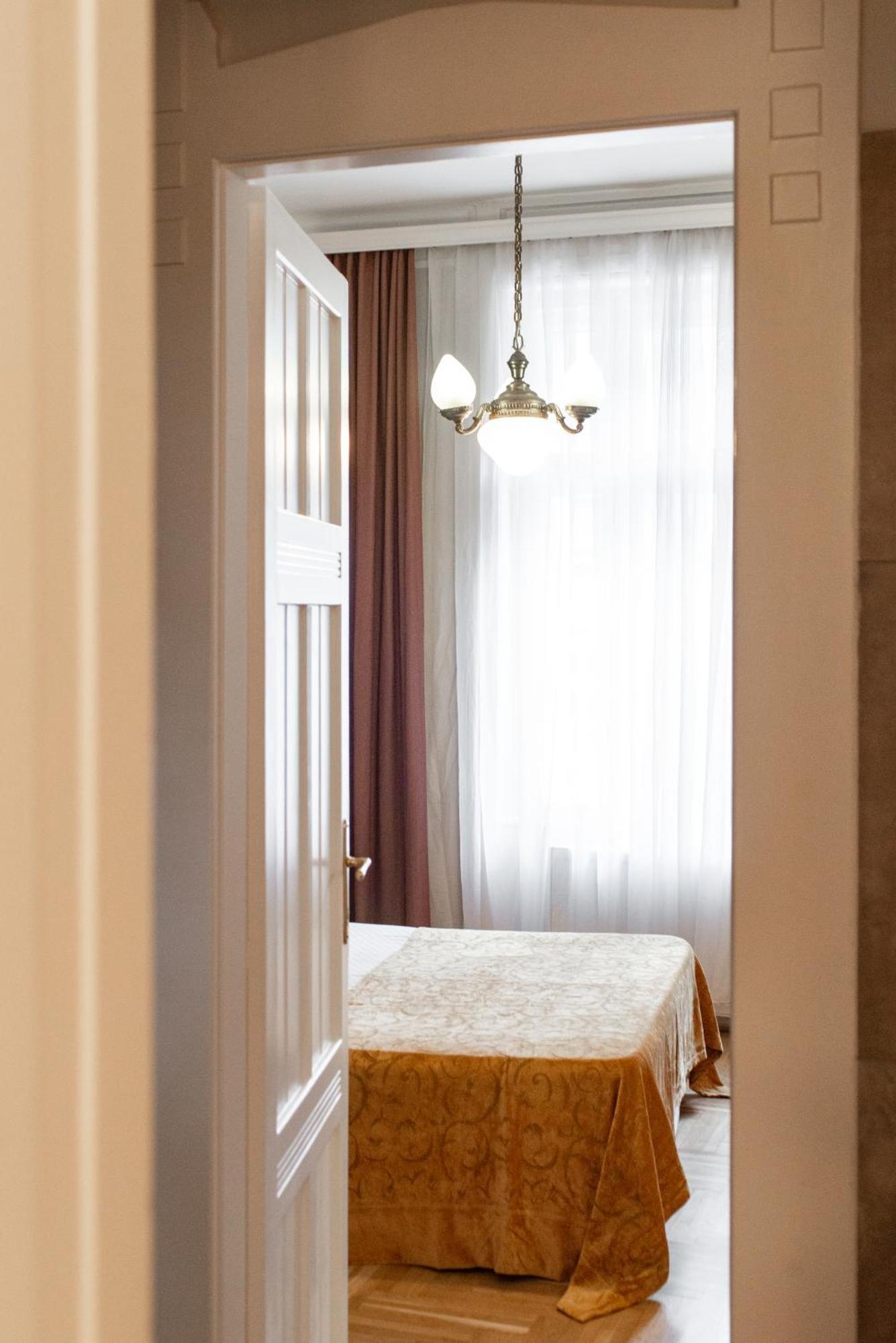 Spacious Family Suite Along River Side, In The Heart Of Buda 布达佩斯 外观 照片